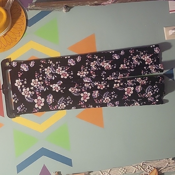 Pink Rose Women's Black And Floral Wide Leg Flowy Pants Size Small - Picture 1 of 7